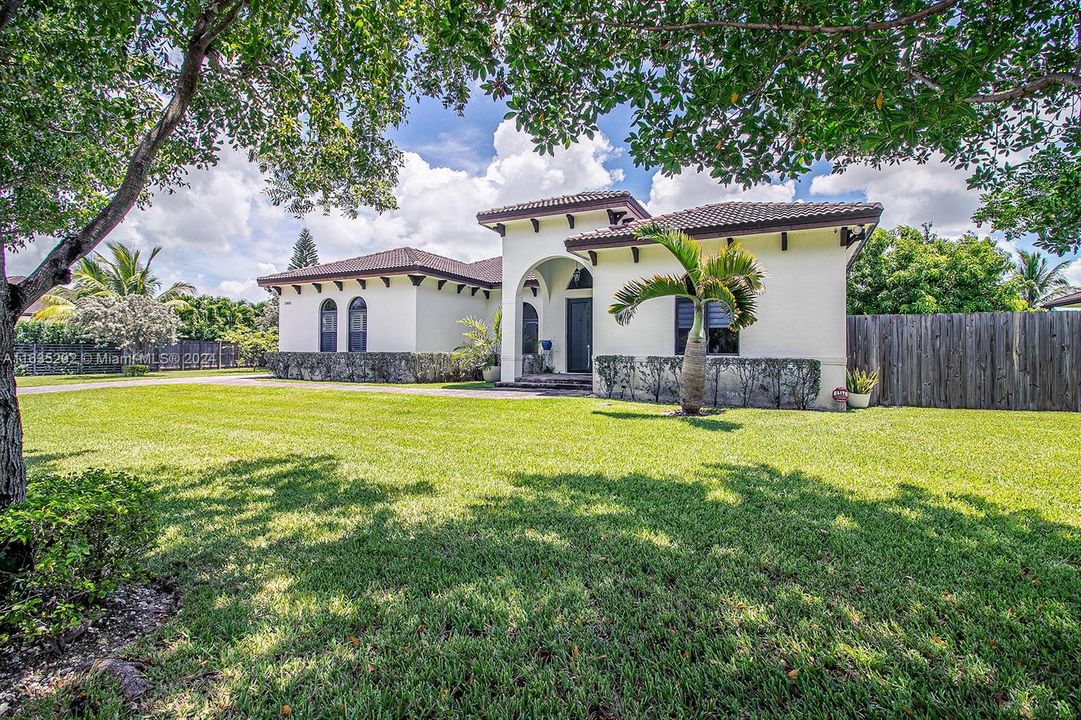 For Sale: $1,049,900 (5 beds, 3 baths, 2664 Square Feet)