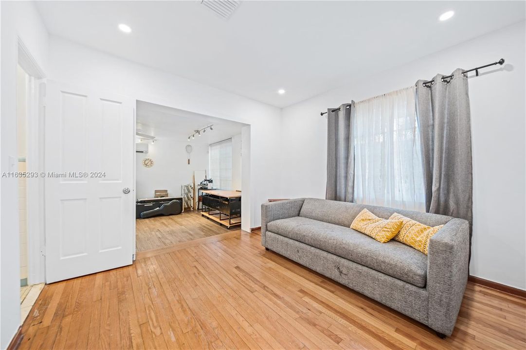 Active With Contract: $4,500 (2 beds, 2 baths, 1296 Square Feet)