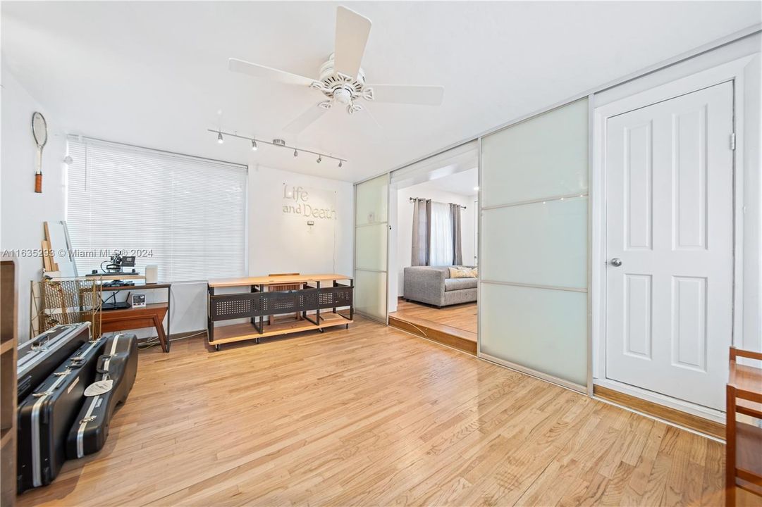 Active With Contract: $4,500 (2 beds, 2 baths, 1296 Square Feet)