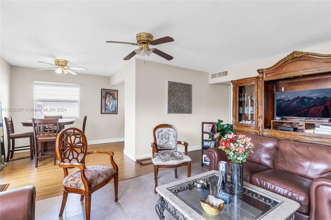 For Sale: $235,000 (2 beds, 2 baths, 880 Square Feet)