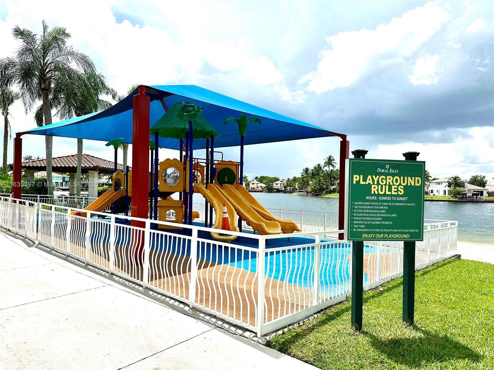 Recently Sold: $899,000 (4 beds, 2 baths, 2028 Square Feet)