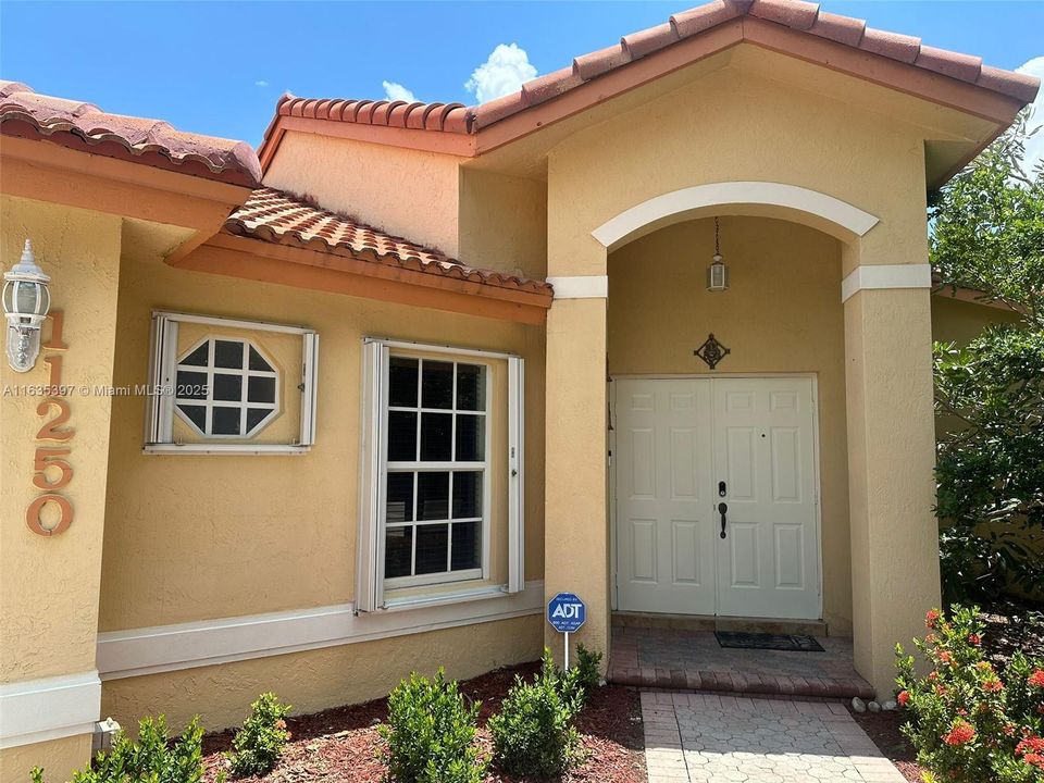 Recently Sold: $899,000 (4 beds, 2 baths, 2028 Square Feet)