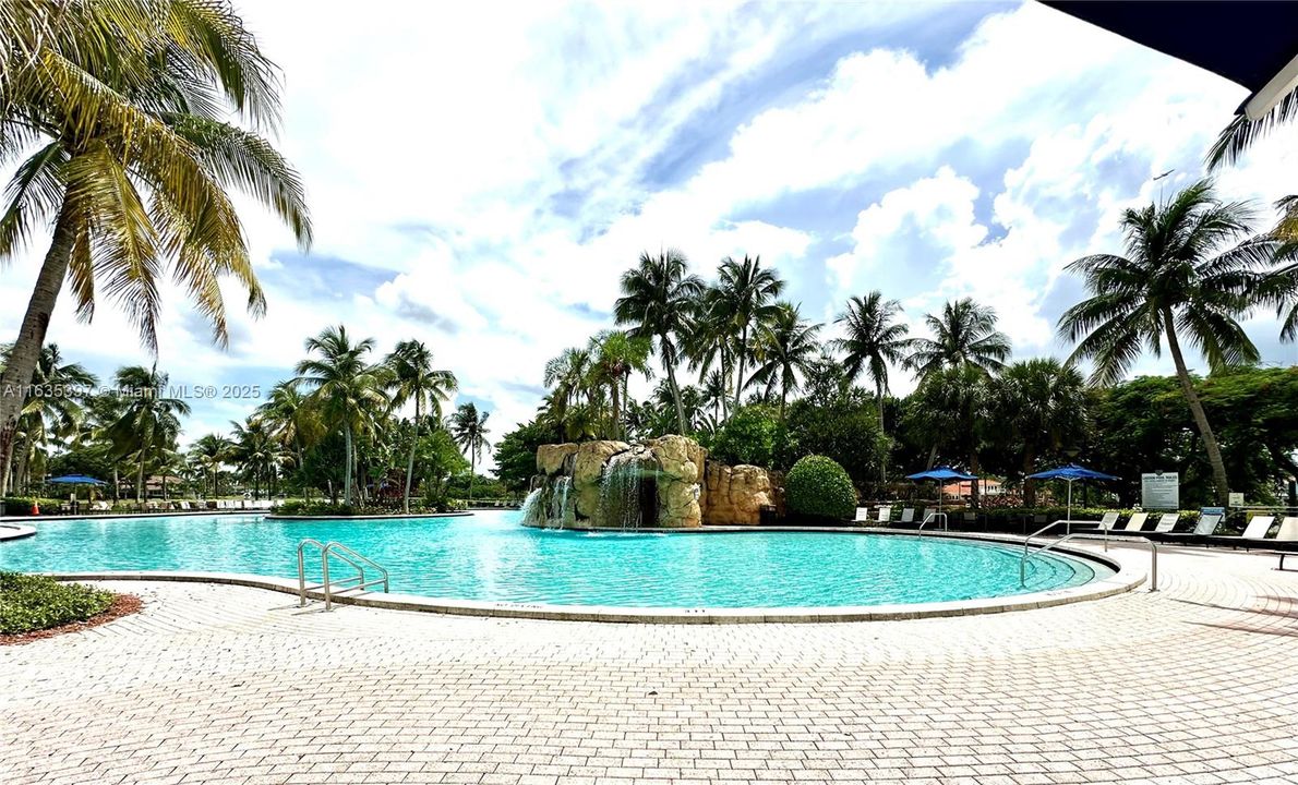 Recently Sold: $899,000 (4 beds, 2 baths, 2028 Square Feet)