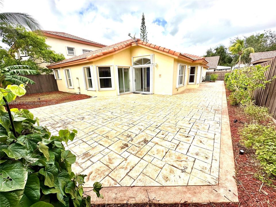 Recently Sold: $899,000 (4 beds, 2 baths, 2028 Square Feet)