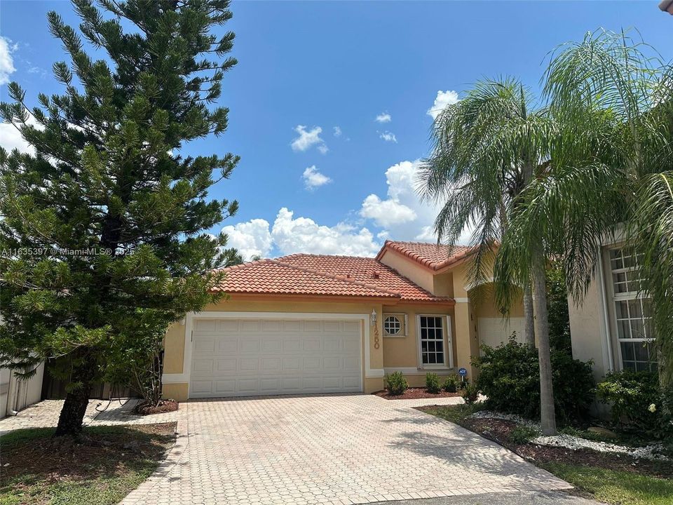 Recently Sold: $899,000 (4 beds, 2 baths, 2028 Square Feet)