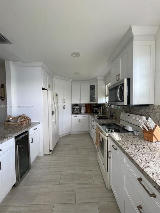 Active With Contract: $3,500 (3 beds, 2 baths, 1650 Square Feet)