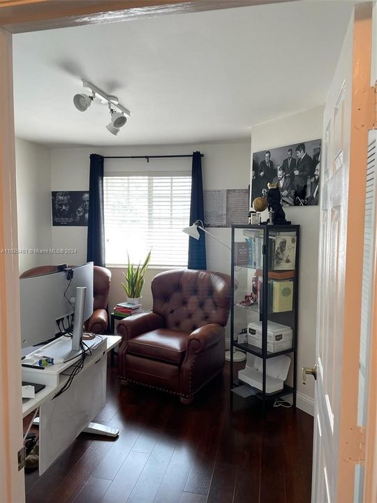 Active With Contract: $3,500 (3 beds, 2 baths, 1650 Square Feet)