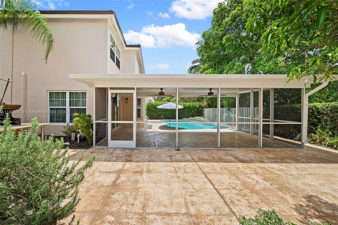 Huge covered, screened patio!