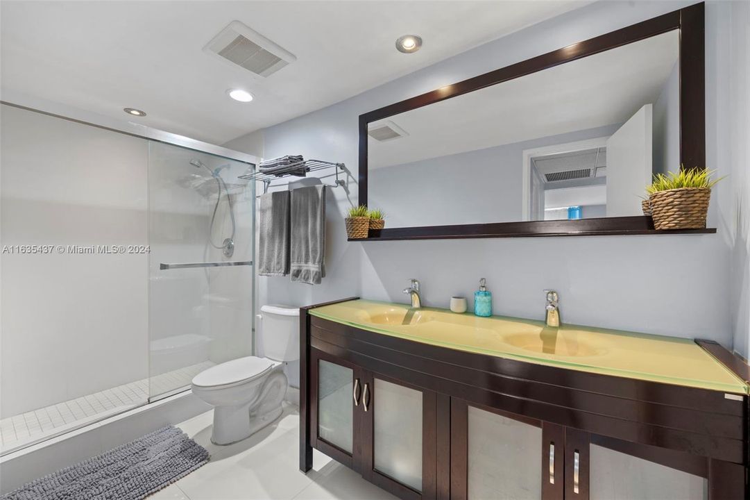 Recently Rented: $3,800 (2 beds, 2 baths, 1358 Square Feet)