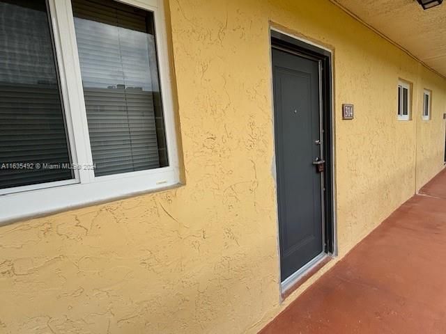 Active With Contract: $1,700 (1 beds, 1 baths, 712 Square Feet)