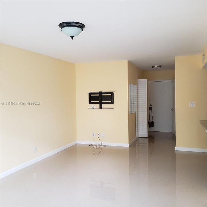 Recently Rented: $2,650 (2 beds, 2 baths, 1020 Square Feet)