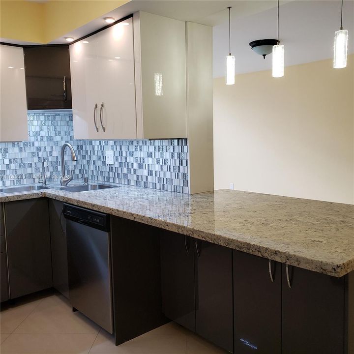 Recently Rented: $2,650 (2 beds, 2 baths, 1020 Square Feet)