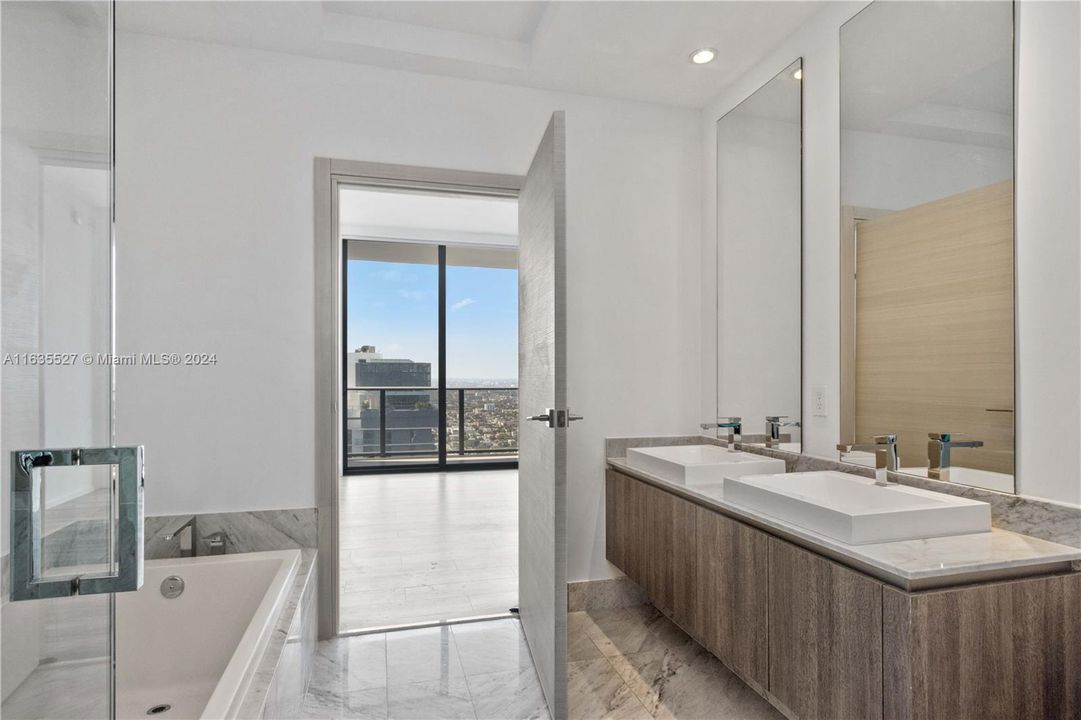 最近租的: $7,900 (3 贝兹, 3 浴室, 1450 平方英尺)