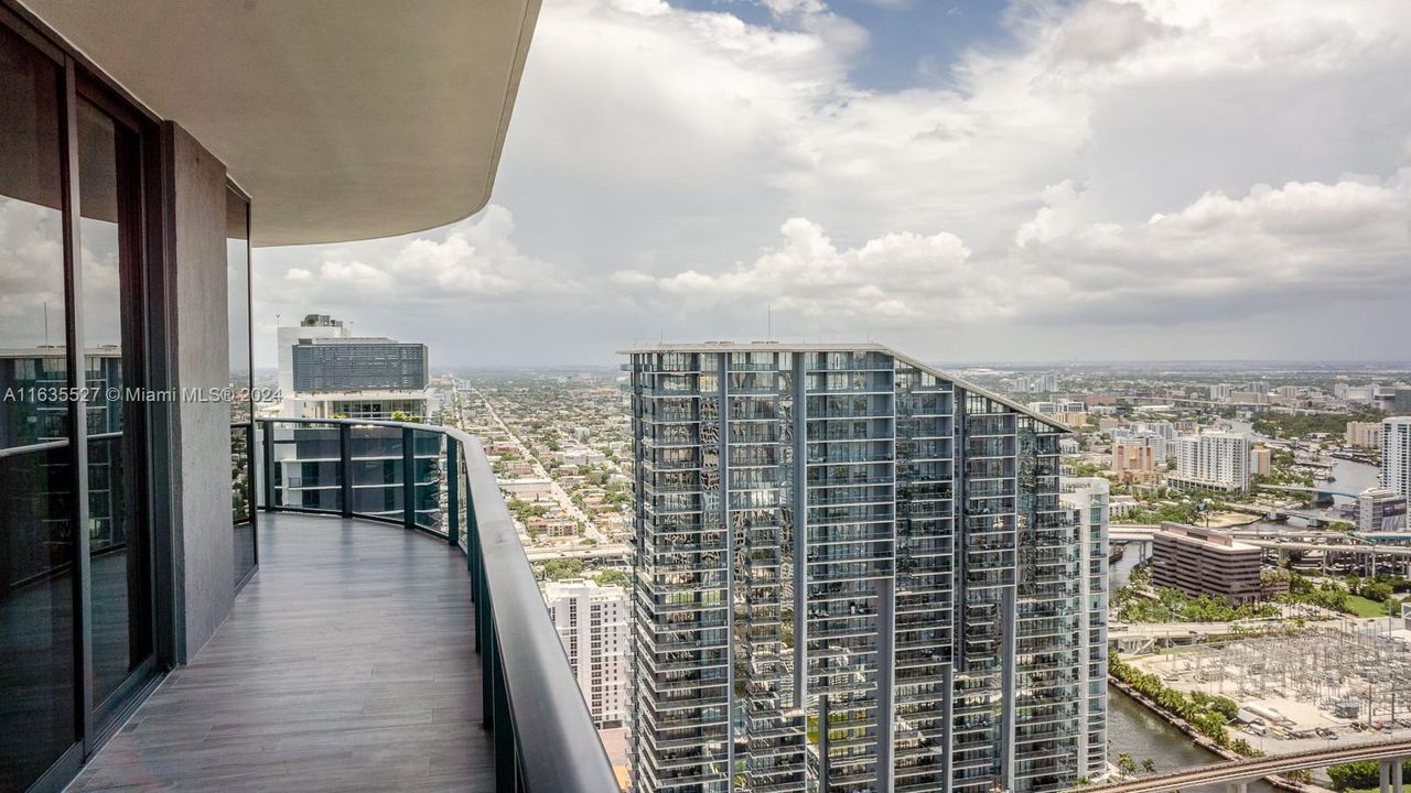 最近租的: $7,900 (3 贝兹, 3 浴室, 1450 平方英尺)