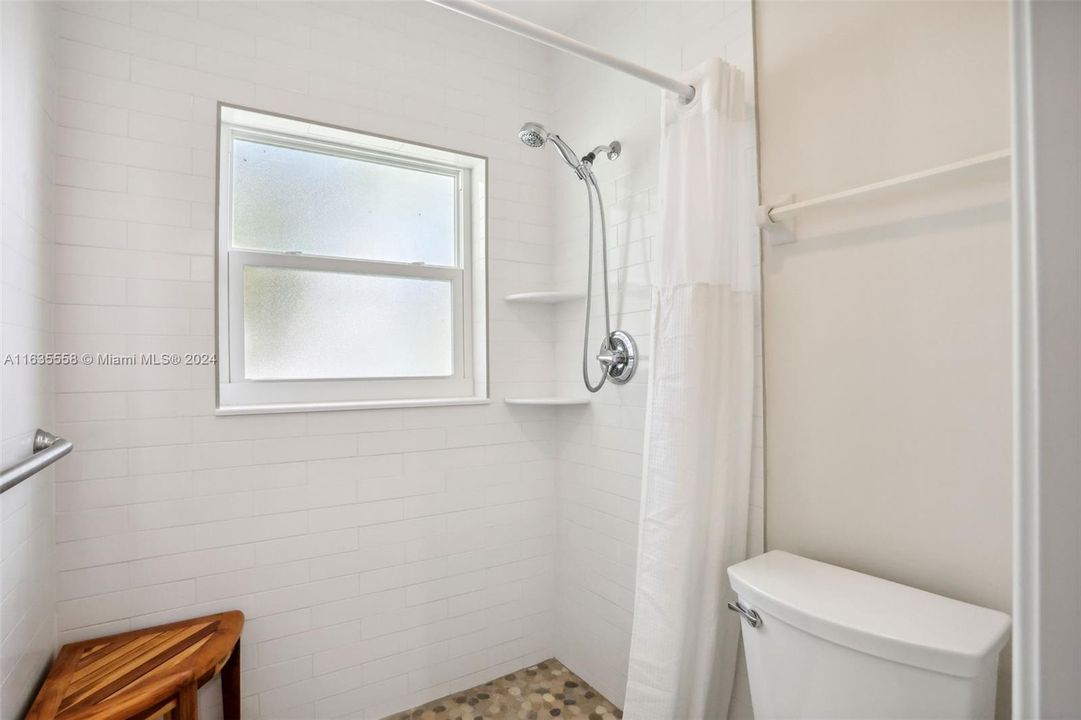 For Sale: $349,000 (2 beds, 2 baths, 1370 Square Feet)