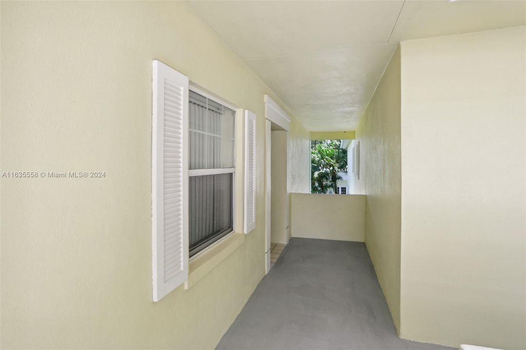 For Sale: $349,000 (2 beds, 2 baths, 1370 Square Feet)