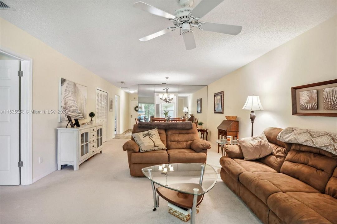 For Sale: $349,000 (2 beds, 2 baths, 1370 Square Feet)