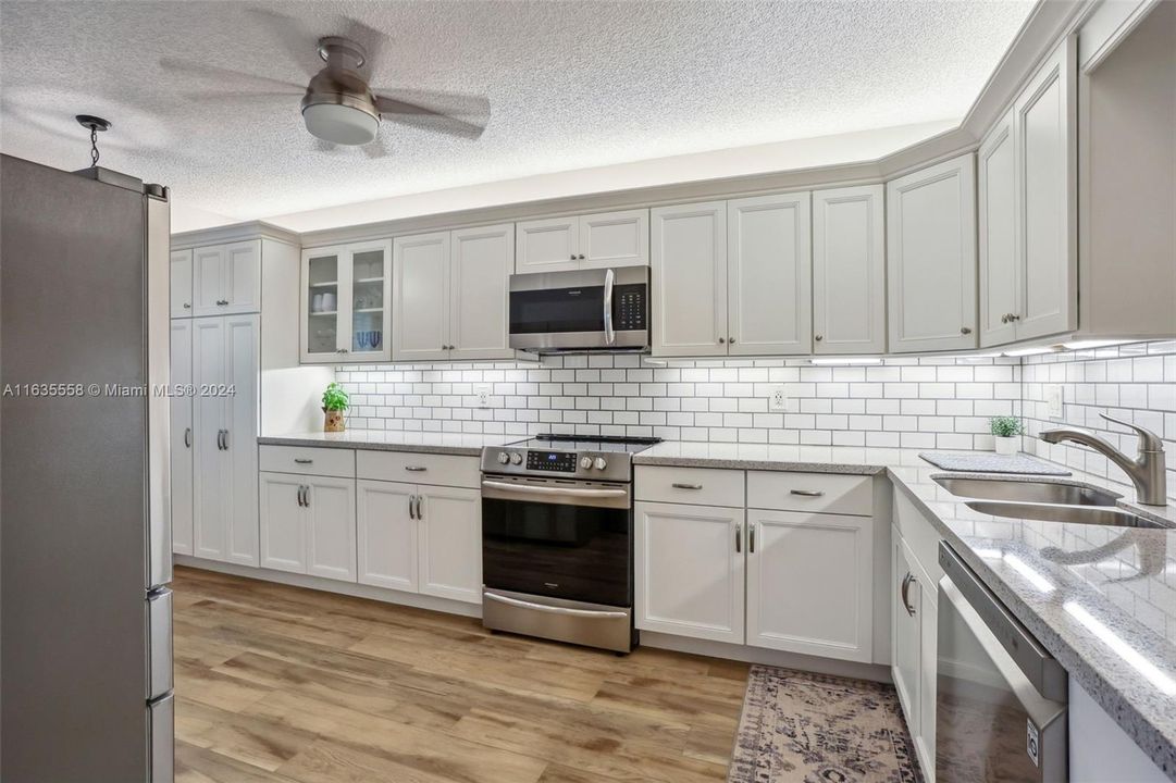 For Sale: $349,000 (2 beds, 2 baths, 1370 Square Feet)