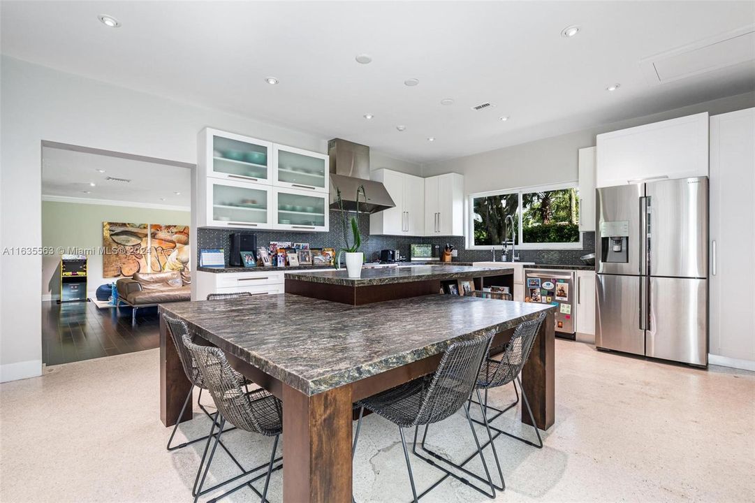 Active With Contract: $2,599,000 (3 beds, 2 baths, 2172 Square Feet)