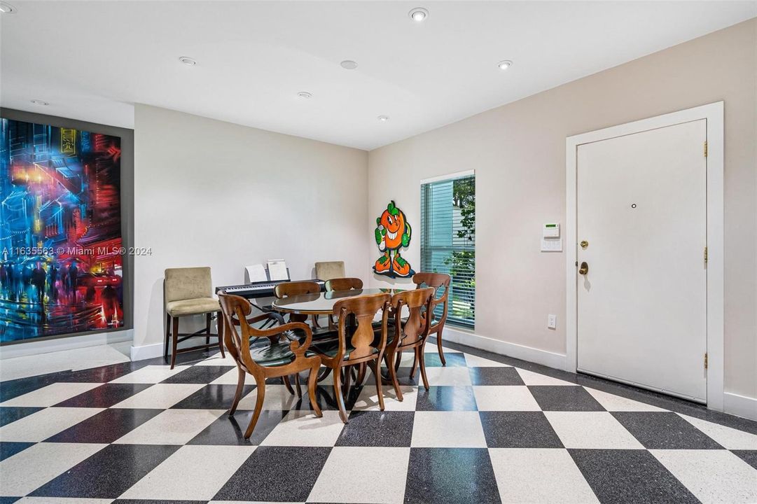 Active With Contract: $2,599,000 (3 beds, 2 baths, 2172 Square Feet)