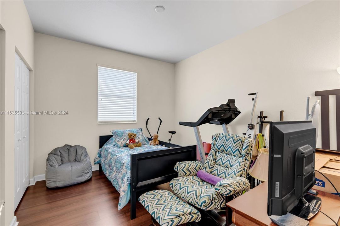 For Sale: $565,000 (4 beds, 2 baths, 2420 Square Feet)