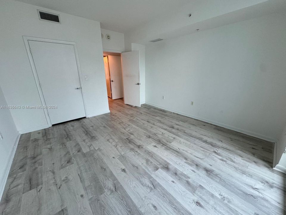 Recently Rented: $3,000 (1 beds, 1 baths, 806 Square Feet)