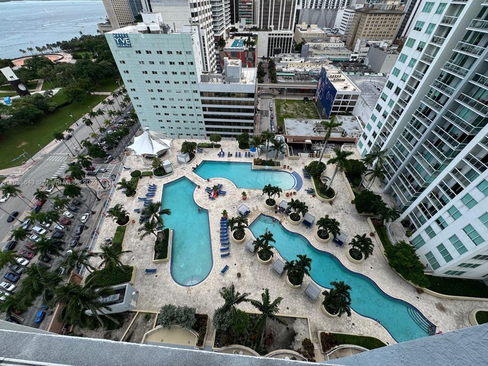 Recently Rented: $3,000 (1 beds, 1 baths, 806 Square Feet)