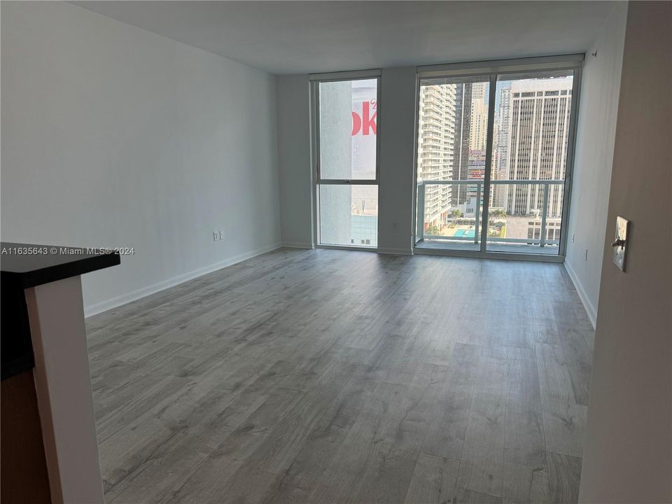 Recently Rented: $3,000 (1 beds, 1 baths, 806 Square Feet)