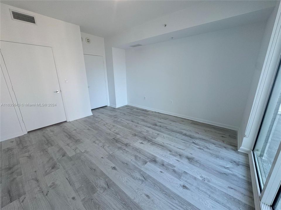 Recently Rented: $3,000 (1 beds, 1 baths, 806 Square Feet)