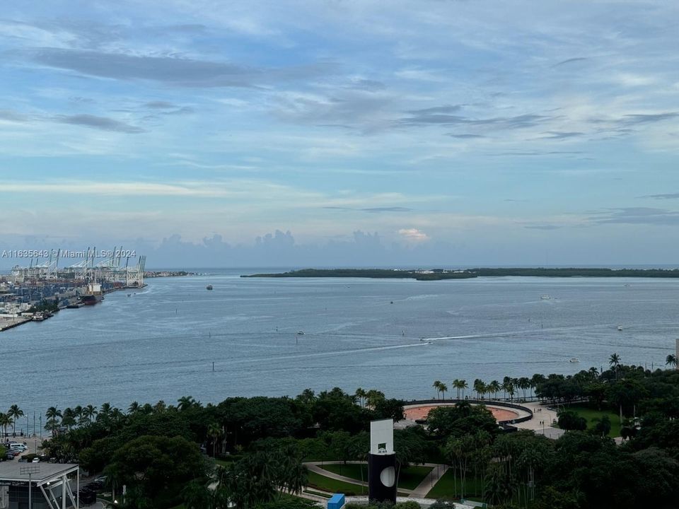 Recently Rented: $3,000 (1 beds, 1 baths, 806 Square Feet)