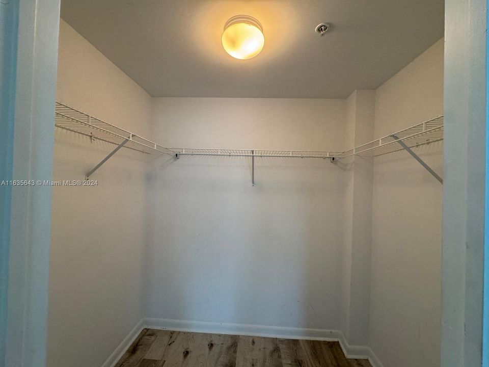 Recently Rented: $3,000 (1 beds, 1 baths, 806 Square Feet)