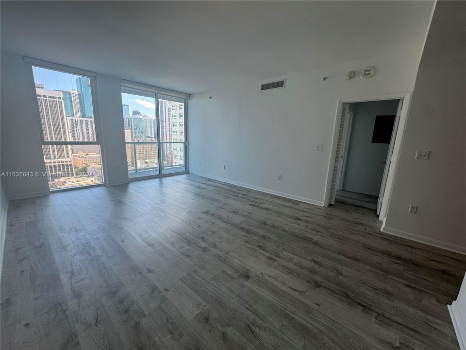 Recently Rented: $3,000 (1 beds, 1 baths, 806 Square Feet)