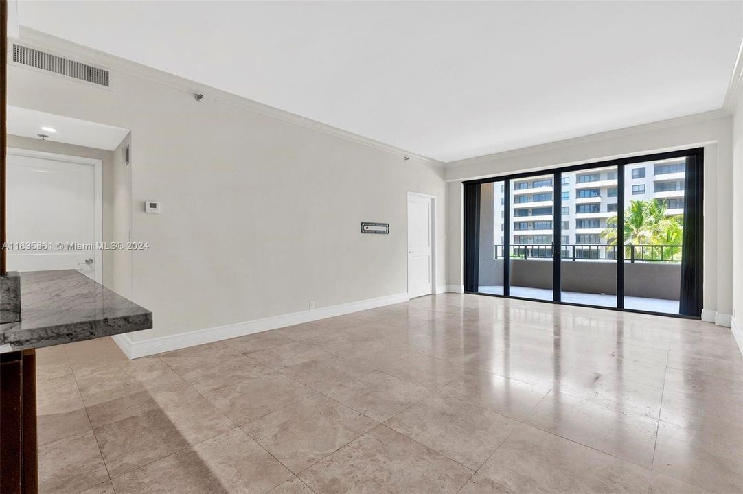 For Sale: $799,000 (1 beds, 1 baths, 1009 Square Feet)