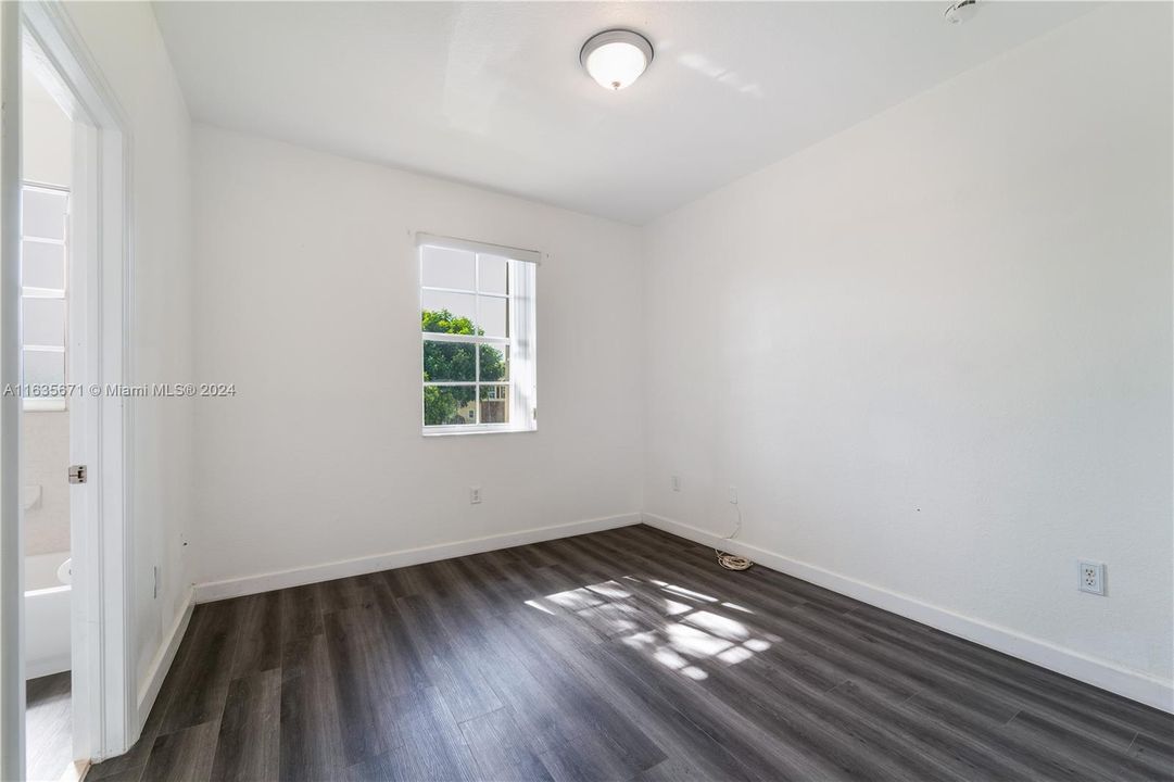 For Sale: $345,000 (2 beds, 2 baths, 1290 Square Feet)