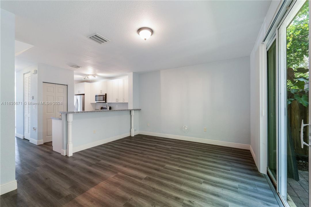 For Sale: $345,000 (2 beds, 2 baths, 1290 Square Feet)