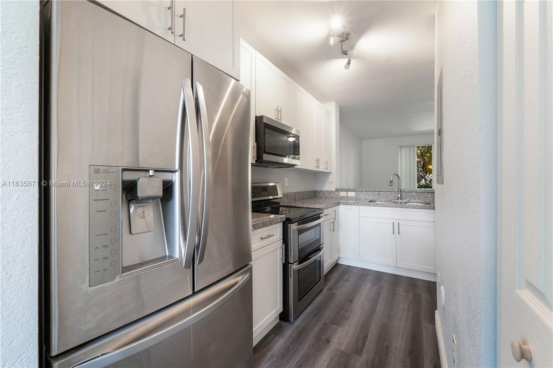 For Sale: $345,000 (2 beds, 2 baths, 1290 Square Feet)