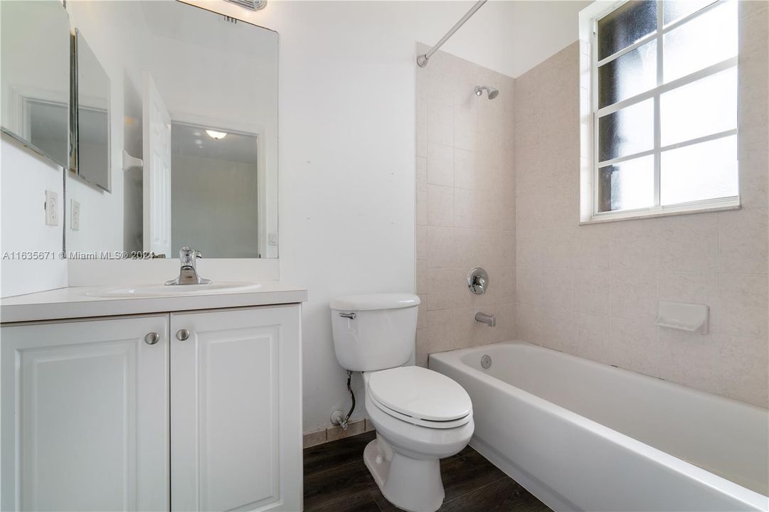 For Sale: $345,000 (2 beds, 2 baths, 1290 Square Feet)