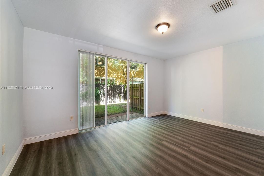 For Sale: $345,000 (2 beds, 2 baths, 1290 Square Feet)