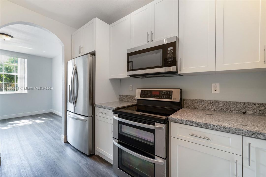 For Sale: $345,000 (2 beds, 2 baths, 1290 Square Feet)