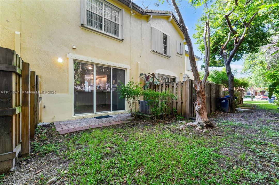 For Sale: $345,000 (2 beds, 2 baths, 1290 Square Feet)