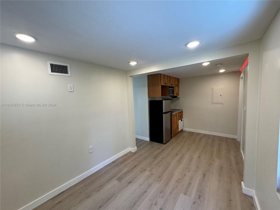 For Rent: $2,895 (2 beds, 1 baths, 730 Square Feet)