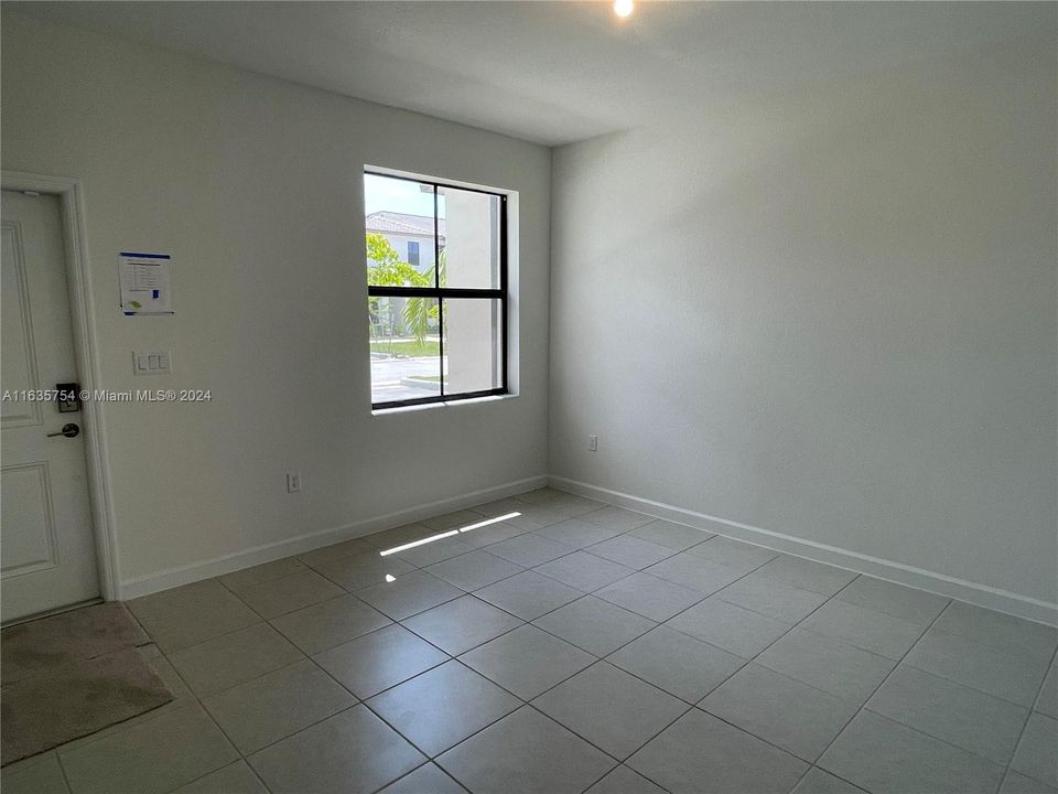 Recently Rented: $2,650 (3 beds, 2 baths, 1393 Square Feet)