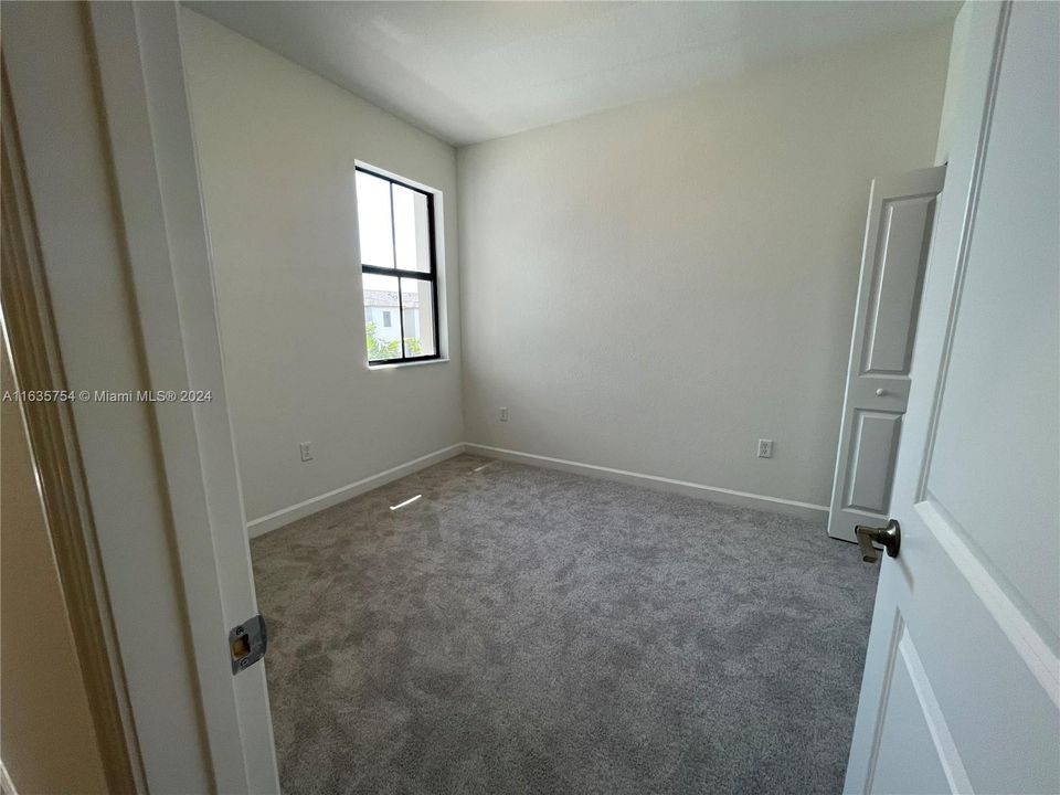 Recently Rented: $2,650 (3 beds, 2 baths, 1393 Square Feet)