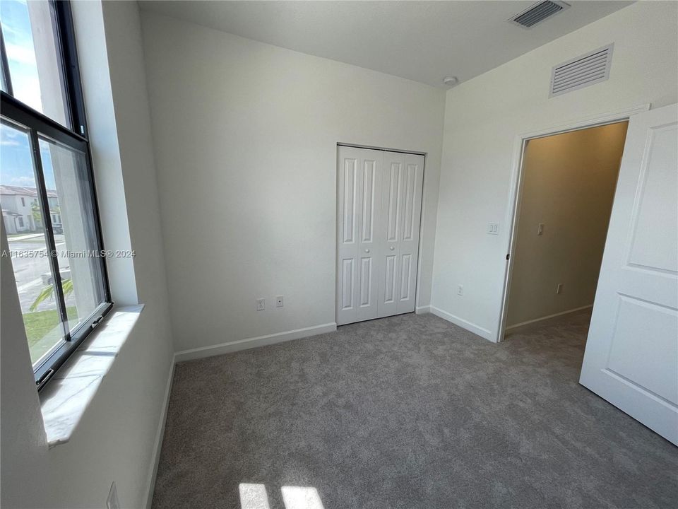 Recently Rented: $2,650 (3 beds, 2 baths, 1393 Square Feet)