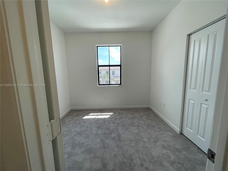 Recently Rented: $2,650 (3 beds, 2 baths, 1393 Square Feet)