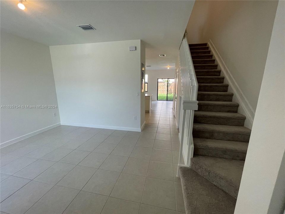 Recently Rented: $2,650 (3 beds, 2 baths, 1393 Square Feet)