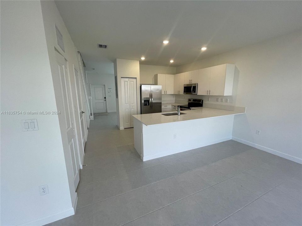 Recently Rented: $2,650 (3 beds, 2 baths, 1393 Square Feet)