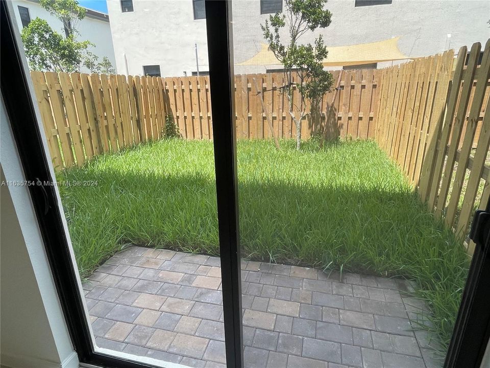 Recently Rented: $2,650 (3 beds, 2 baths, 1393 Square Feet)