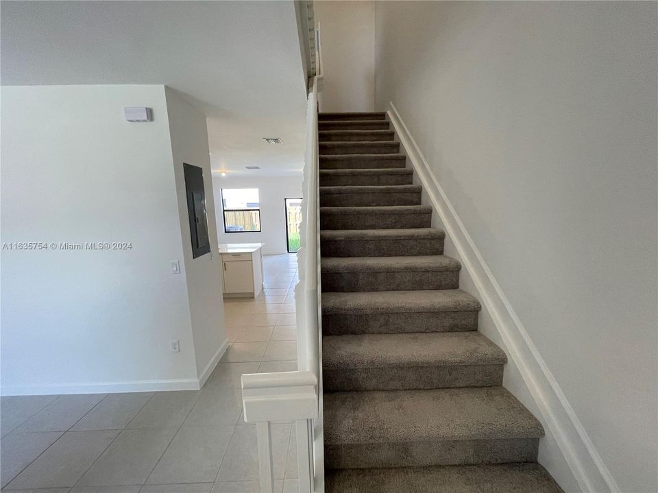 Recently Rented: $2,650 (3 beds, 2 baths, 1393 Square Feet)