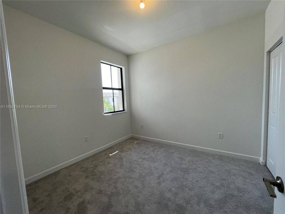 Recently Rented: $2,650 (3 beds, 2 baths, 1393 Square Feet)